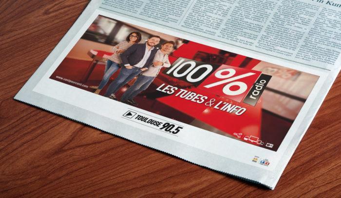 L’attribut alt de cette image est vide, son nom de fichier est Free-Newspaper-Horizonal-Ad-Mockup-PSD-700x408.jpg.